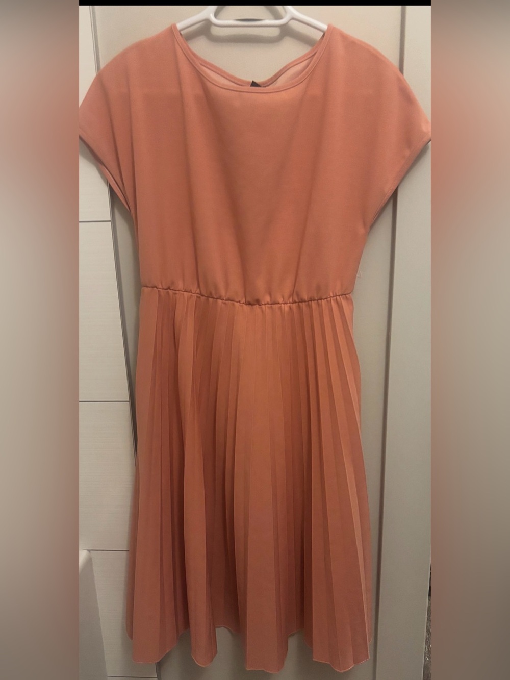 Pleated Midi Dress in Dusty Coral. Size L Never Worn